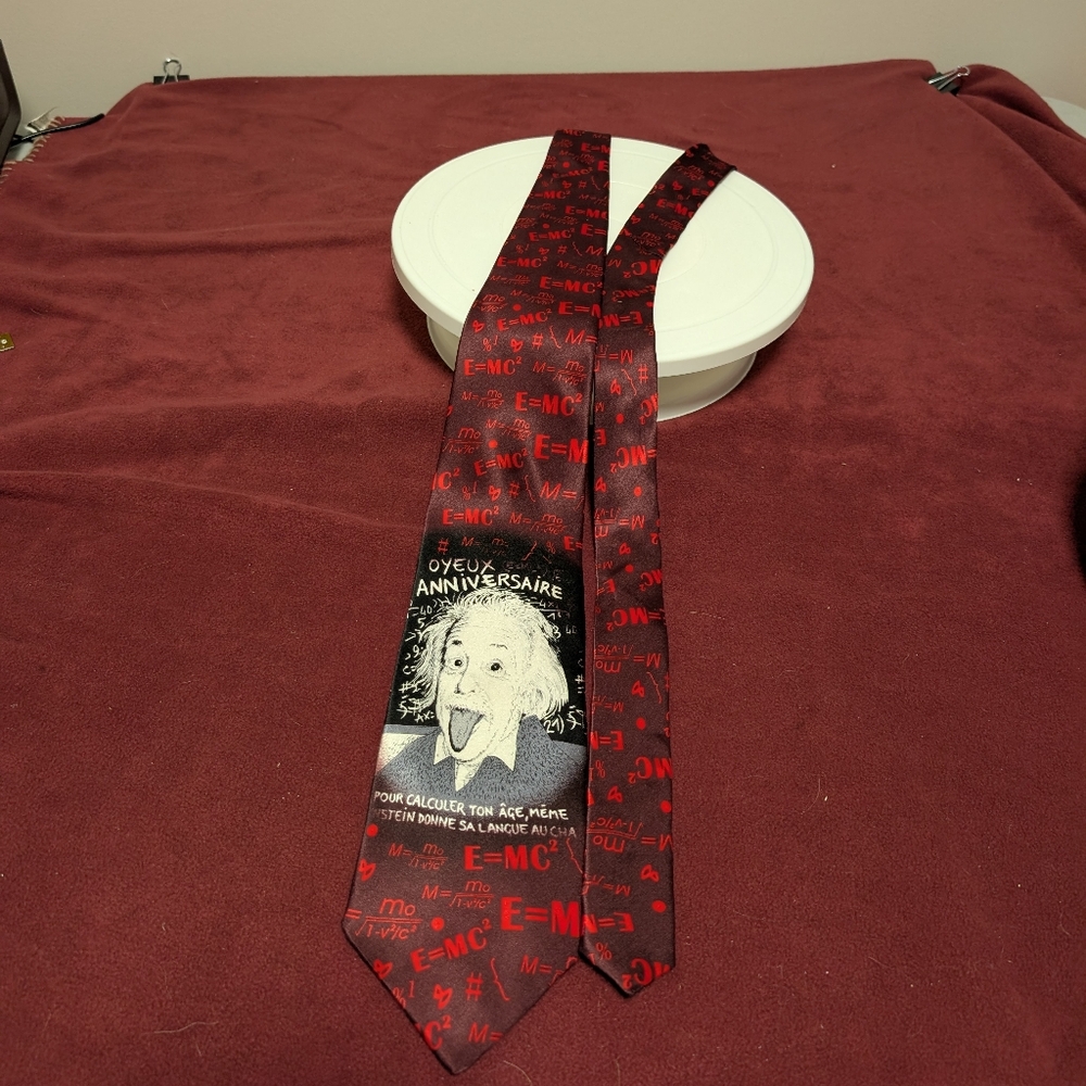 Robin Ruth Men's Albert Einstein Red Graphic Print Science Physics Tie